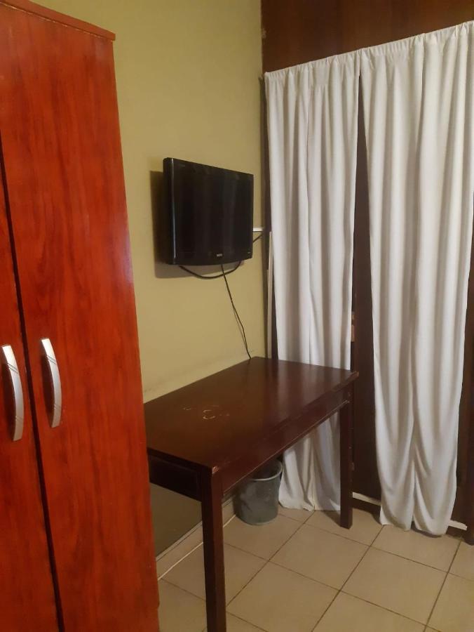 Hotel Duclout Confort Inn Monte Grande Extérieur photo